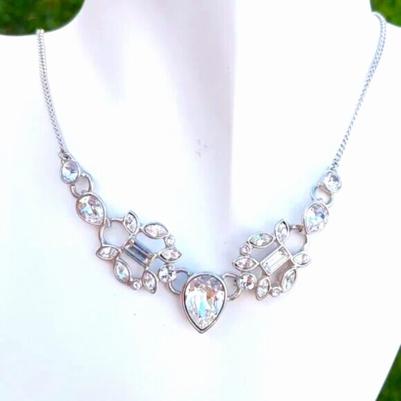 GIVENCHY COUTURE BEZEL SET CLEAR CRYSTAL NECKLACE - Picture 7 of 7
